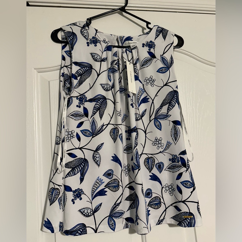 Calvin Klein Navy and White Floral sleeveless top. Size Large. NEW w/tags.
